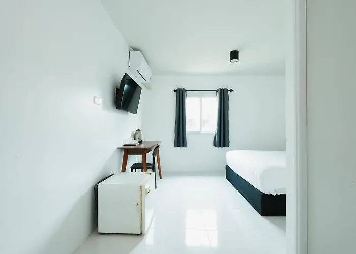 Newhi Sukhumvit 42 1 公寓