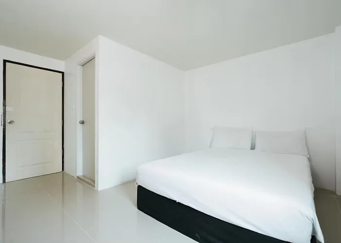 公寓 Newhi Sukhumvit 42 1