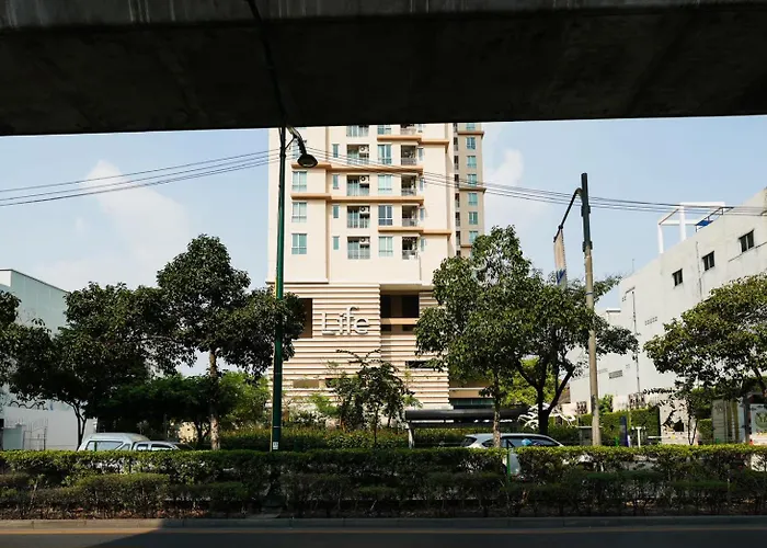 Newhi Sukhumvit 42 1 *